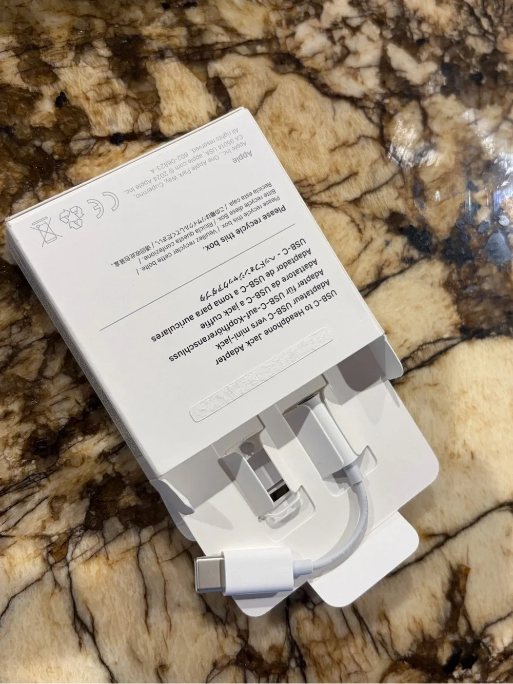 Apple USB-C to 3.5mm headphone jack adapter
